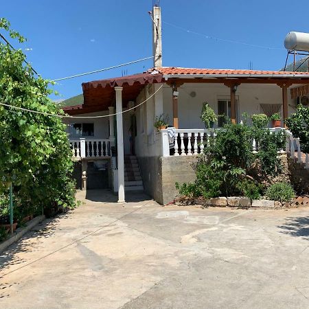 Denaj House Hotel Himare Exterior photo