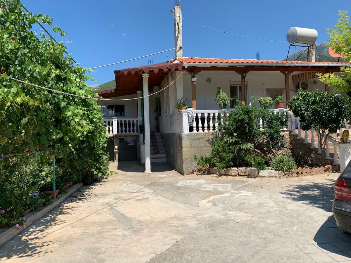 Denaj House Hotel Himare Exterior photo